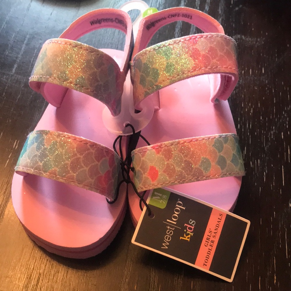 New With Tags Medium 7/8 Girls Toddler Sandals